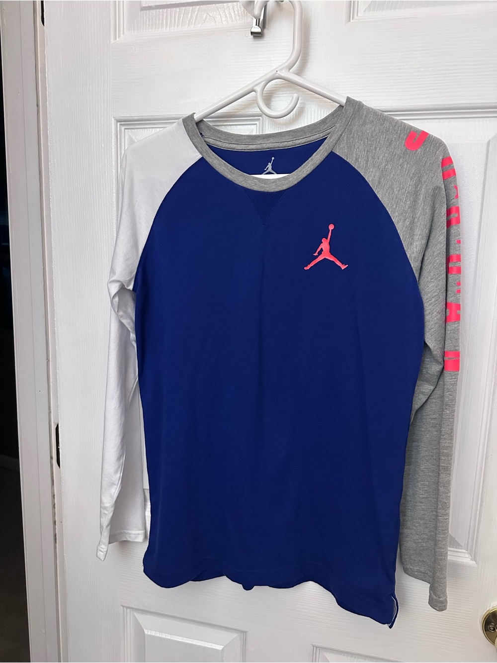 ❤️Jordan Boys' Blue Long-Sleeve Raglan Top with Logo
